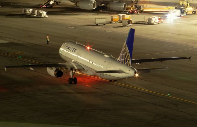 Airbus A320 (N425UA)