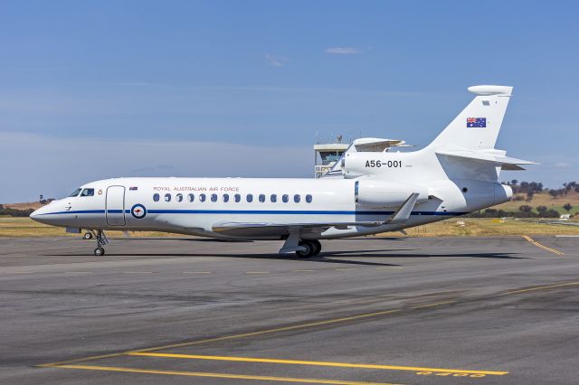 Dassault Falcon 7X (A56001) - Royal Australian Air Force (A56-001) Dassault Falcon 7X taxiing at Wagga Wagga Airport.