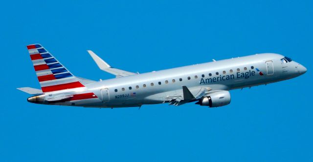 Embraer 175 (N299JJ) - ENY4191br /SGF-DFWbr /08/11/23