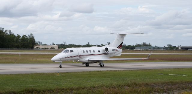 Embraer Phenom 300 (N412QS) - Taxing to runway 5