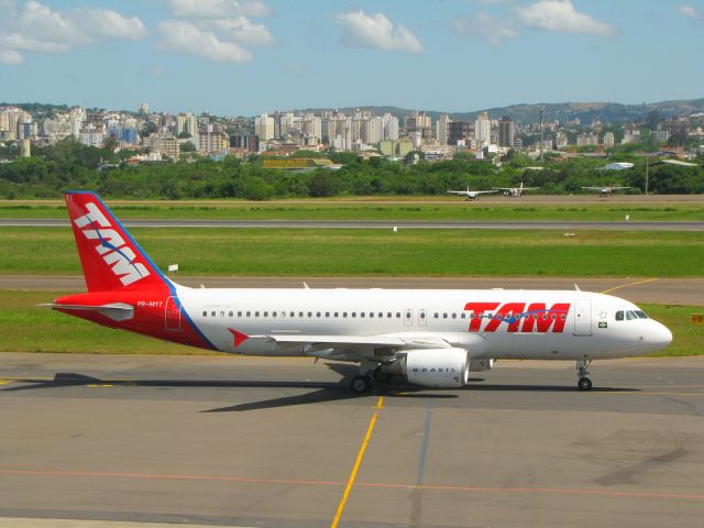 Airbus A320 (PR-MYT) - Airbus A320-200 (cn 5184) Fab: 2012 / Ex: D-AXAU