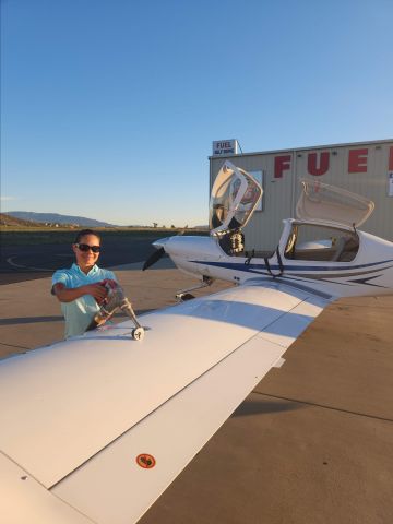 Diamond Star (N679DS) - Fueling up, 679DS at F70. Long wings.