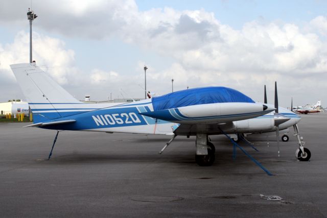 Cessna 310 (N1052Q) - 08-Apr-11