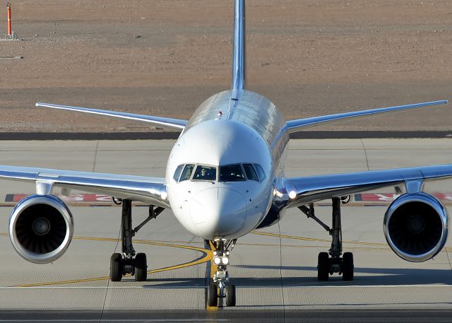 Boeing 757-200 (N904AW)