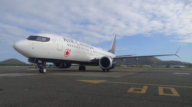 Boeing 737 MAX 8 (C-FSDQ)