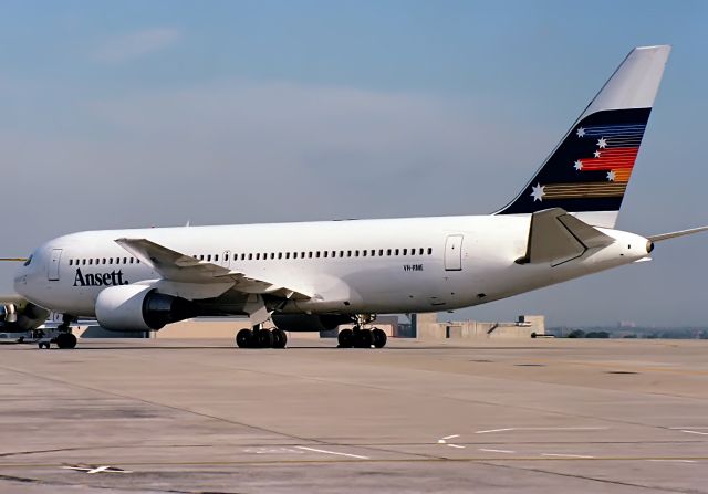 BOEING 767-200 (VH-RME)