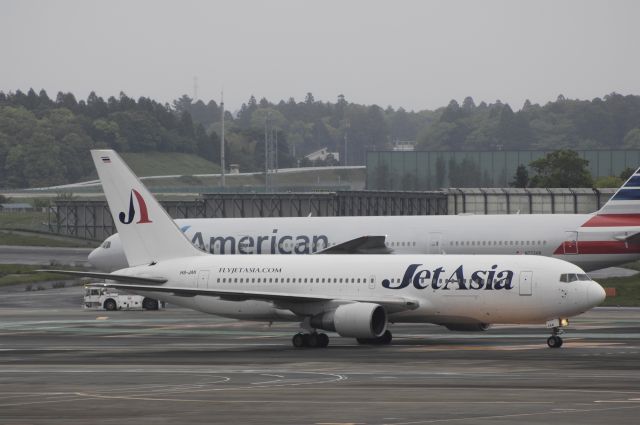 BOEING 767-200 (HS-JAK) - Taxing at Narita Intl Airport on 2014/05/06