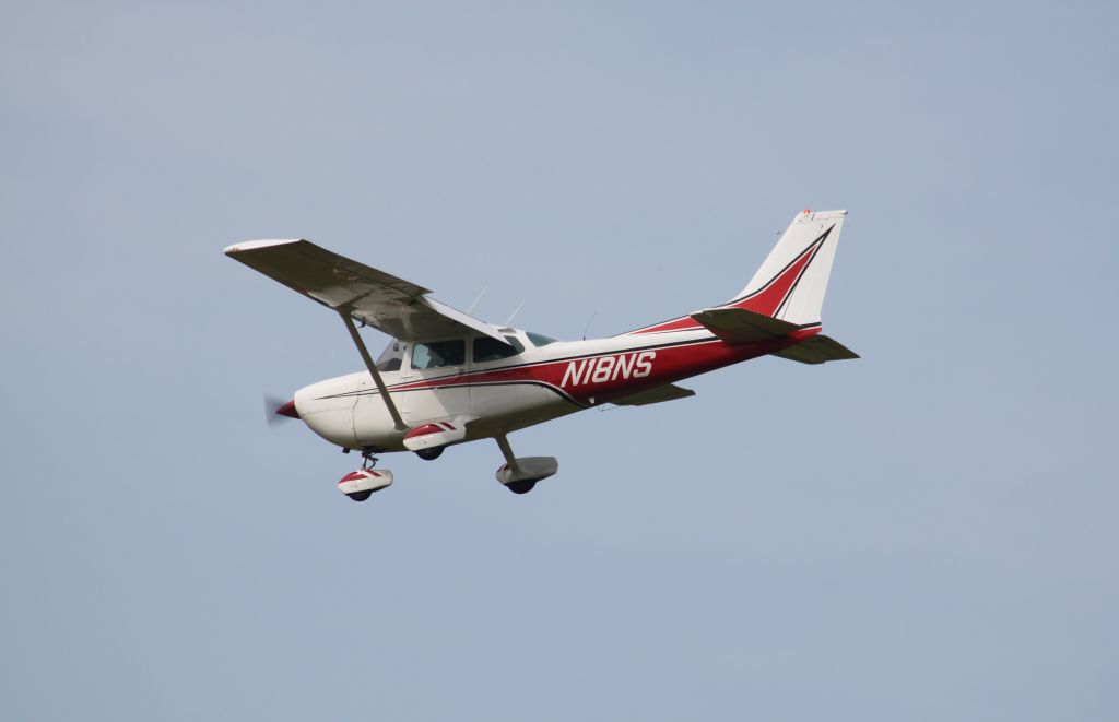 Cessna Skyhawk (N18NS)