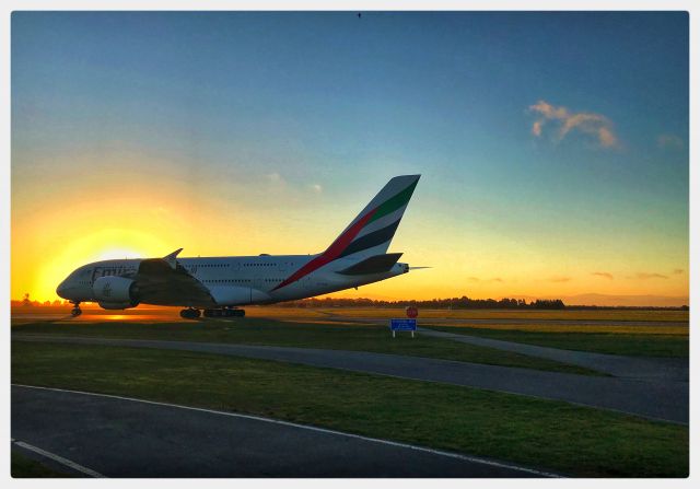 Airbus A380-800 (A6-EUH)