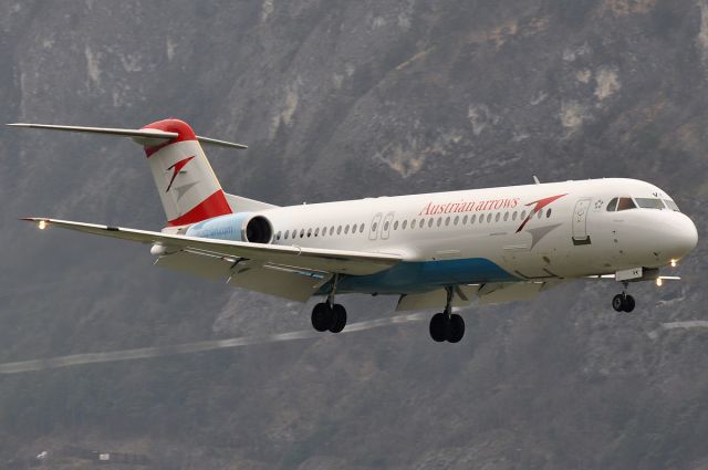 Fokker 100 (OE-LVK)