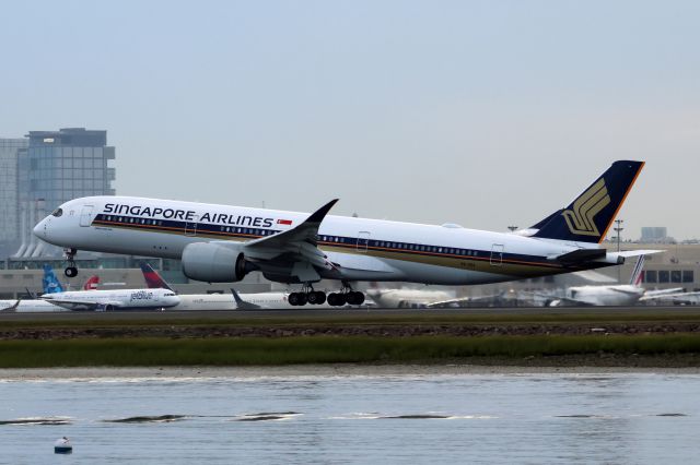 Airbus A350-900 (9V-SGA) - JFK weather diversion