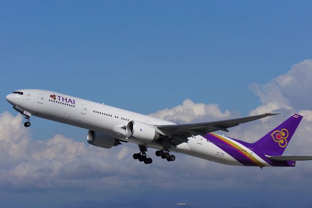 BOEING 777-300 (HS-TKL)