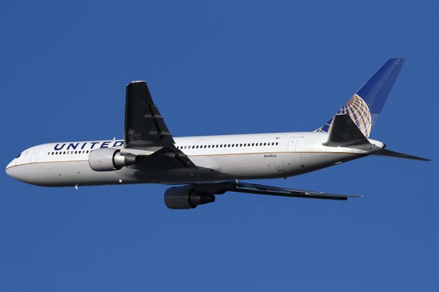 BOEING 767-300 (N648UA)