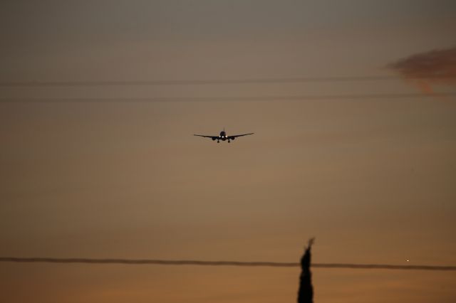 BOEING 777-200LR (A7-BFB)