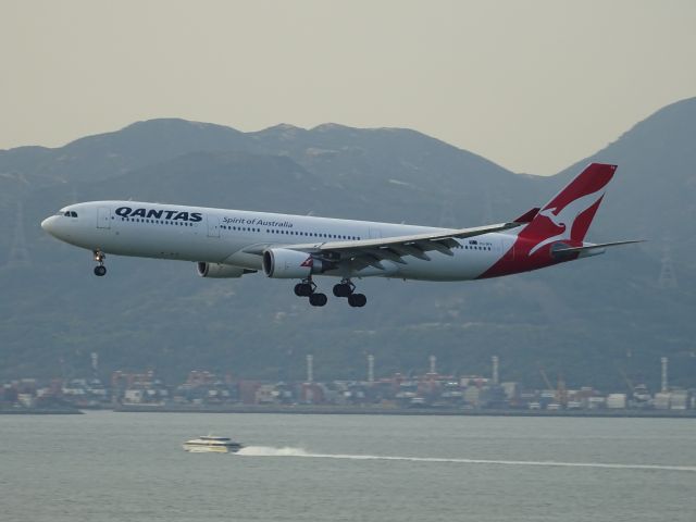 Airbus A330-300 (VH-QPA)