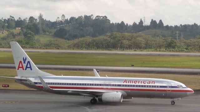 Boeing 737-700 (N827NN) - Bound to Miami as AAL924