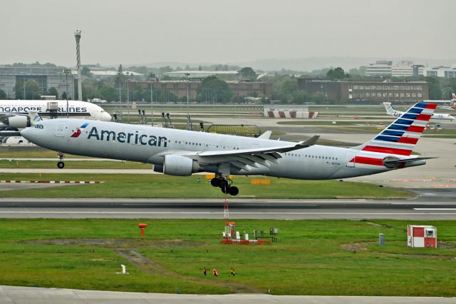 Airbus A330-300 (N271AY)