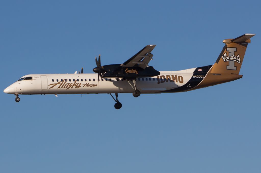 de Havilland Dash 8-400 (N400QX)