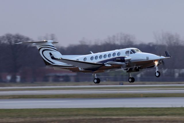 Beechcraft Super King Air 350 (N313MC) - This sharp looking Textron Super King Air 350i was seen departing TOL for sunny FL on 21 Nov 2020. The King Air is registered to 313 Aviation, LLC.