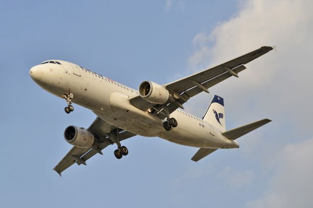 Airbus A320 (EP-IEE)