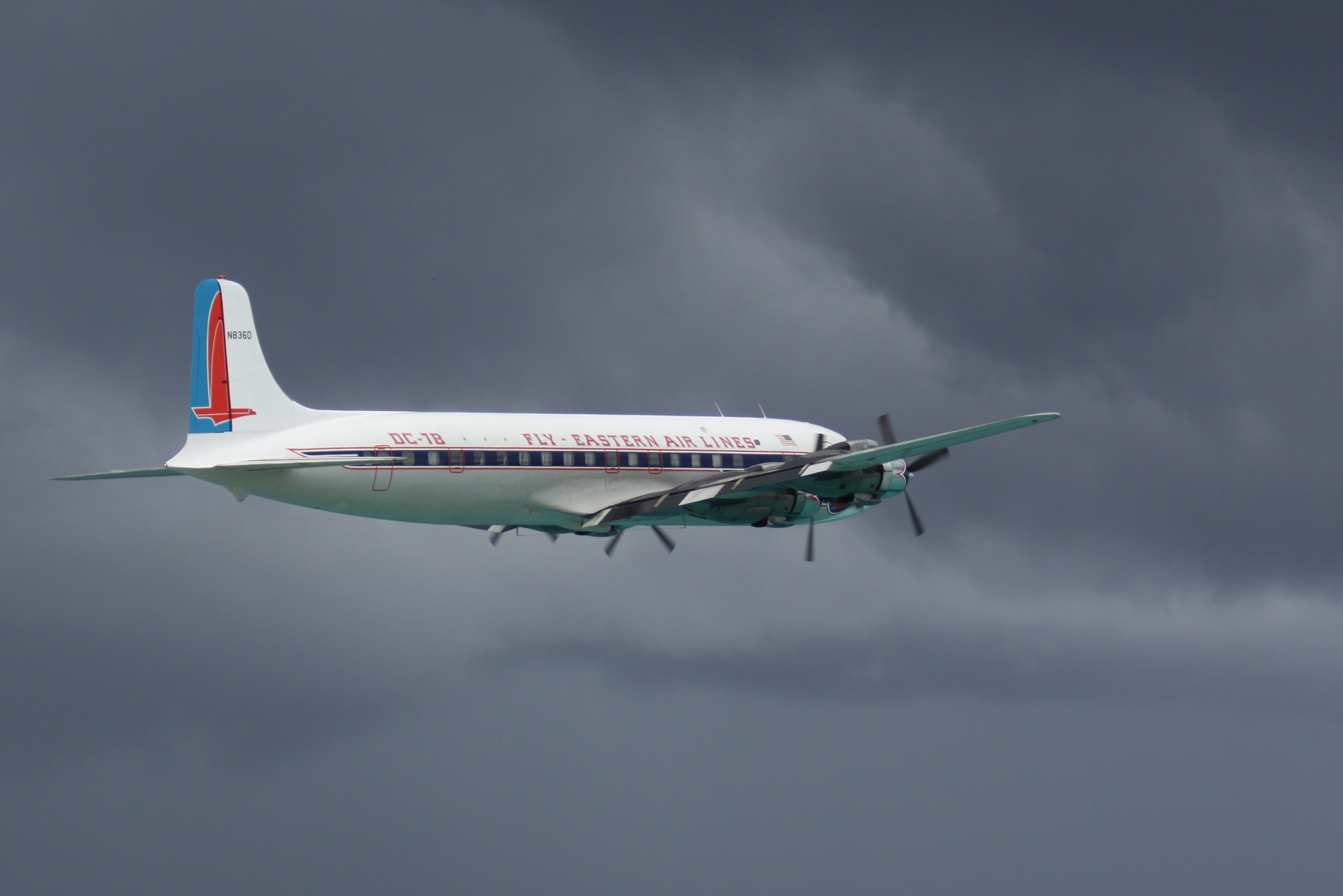 Douglas DC-7 (N836D)