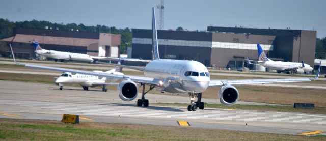 Boeing 757-200 (N544UA)