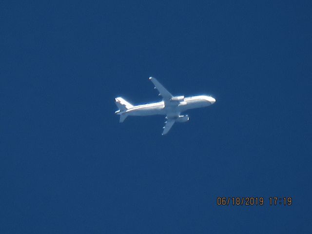 Airbus A320 (N475UA)