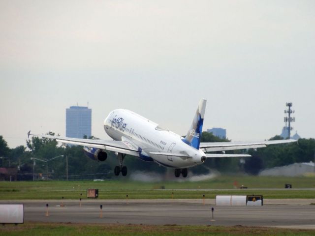 Airbus A320 (N630JB)