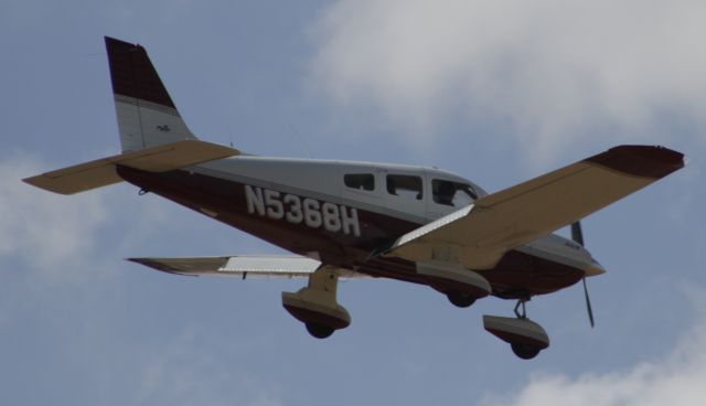 Piper Cherokee (N5368H)