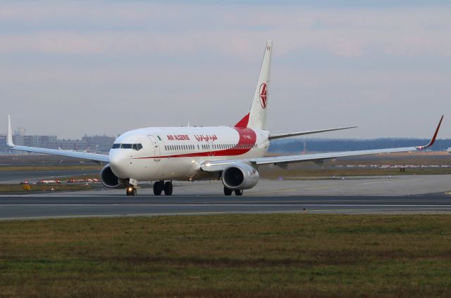 Boeing 737-800 (7T-VKK)