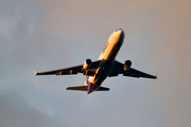 Boeing MD-11 (N592FE) - Coming in at 8000 feet above Odessa FL about 6.30 pm sunset !! Next week it will be winter time so no more till the spring by which time I will be in Charlotte. Ahhh A new challenge !