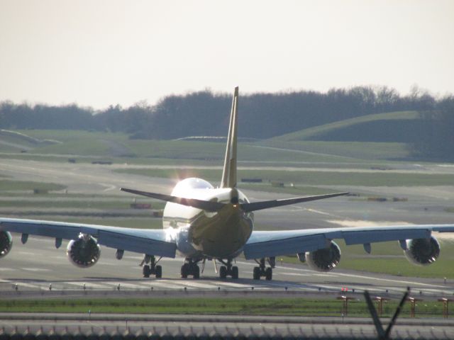 BOEING 747-8 (N857GT) - Polar Air 747-8, taking off into the sun with the wind at its back