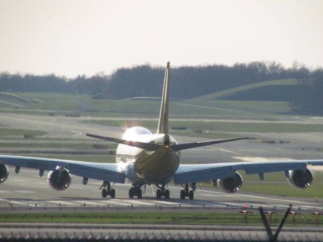 BOEING 747-8 (N857GT) - Polar Air 747-8, taking off into the sun with the wind at its back