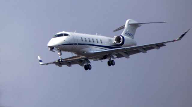 Canadair Challenger 350 (N350XJ) - On final is this 2017 Bombardier Challenger 350 in the Winter of 2019.