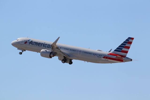 Airbus A321neo (N401AN) - First shot of N401AN on flightaware. Uploaded April 27, 2019.