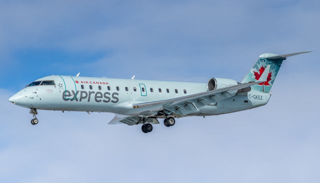 Canadair Regional Jet CRJ-200 (C-GKEZ)