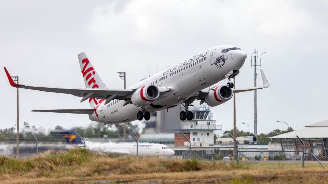 Boeing 737-800 (VH-YFW)