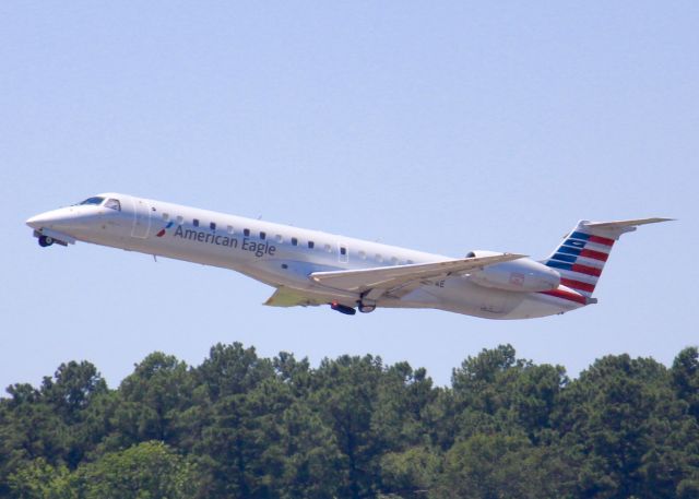 Embraer ERJ-145 (N633AE) -  At Shreveport Regional.