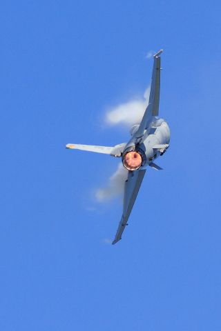 Lockheed F-16 Fighting Falcon — - Taken by Chris Padilla at the Scott AFB Air Show 2010.br /a rel=nofollow href=http://www.cisportsphotos.com/scott_afb_2010http://www.cisportsphotos.com/scott_afb_2010/a