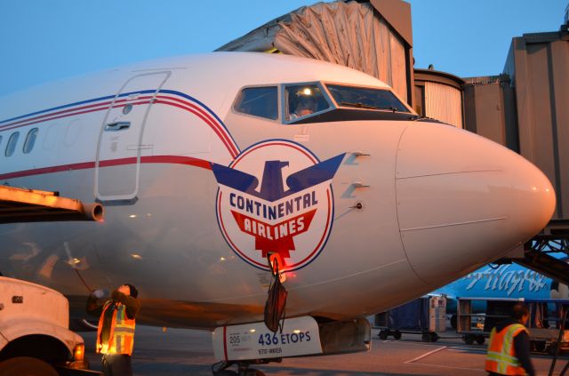 Boeing 737-700 (N75436) - Continental Retro Scheme.