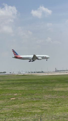 N775AN — - American B777-300ER LHR to DFW 