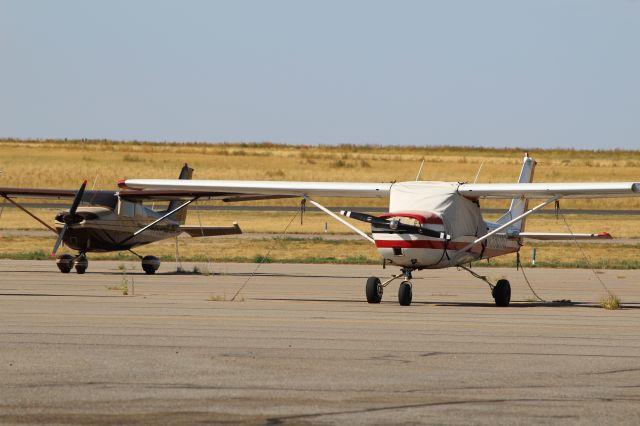 Cessna Commuter (N5808G) - Cessna 150 and 172 at KCFO