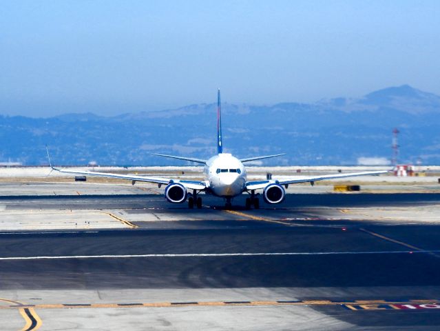 Boeing 737-900 (N881DN)