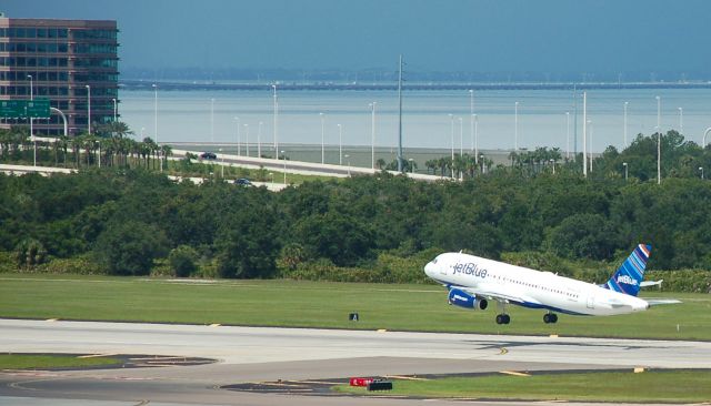 Airbus A320 (N804JB)