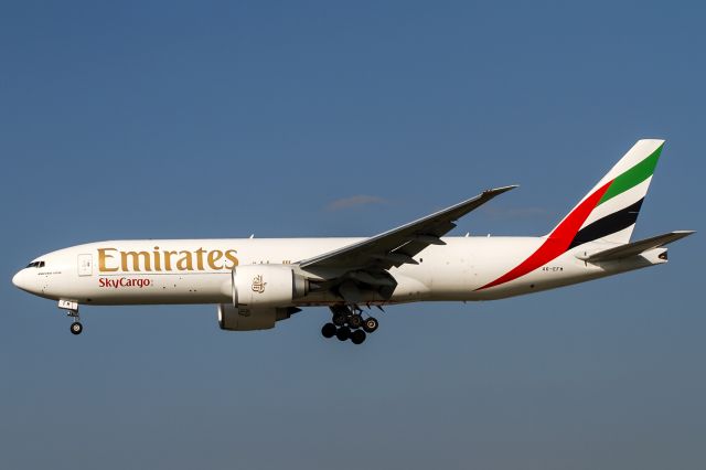 Boeing 777-200 (A6-EFM)