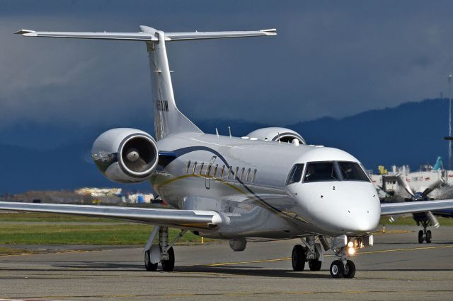 Embraer ERJ-135 (N660JM)