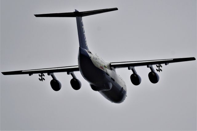 — — - Nearly missed this aircraft, no lights on the Runway, Taken at Doncaster Sheffield Airport on a VERY Dull Rainy Day