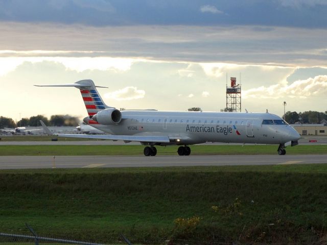 Canadair Regional Jet CRJ-700 (N512AE)