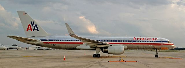 Boeing 757-200 (N181AN)