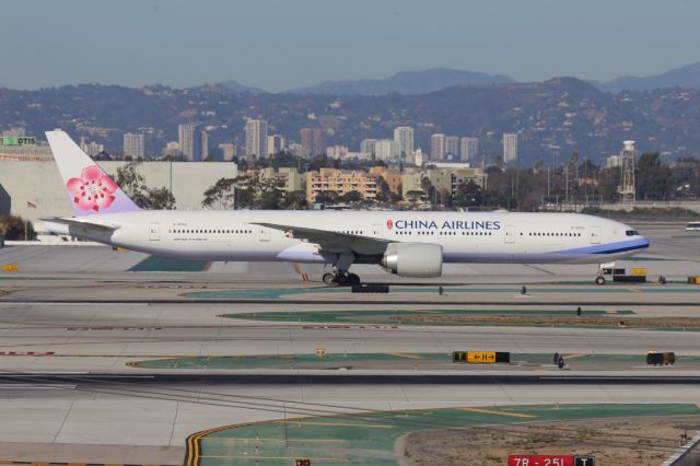 BOEING 777-300ER (B-18053)